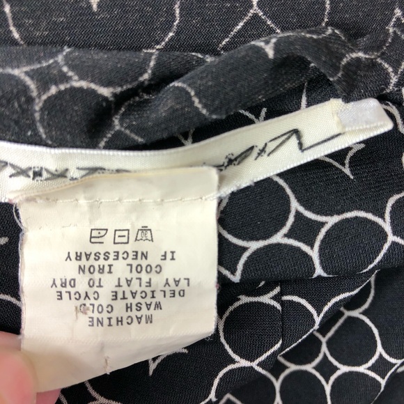 Max Studio V Neck Plunge Geometric Ruffle Sleeve - Picture 6 of 6